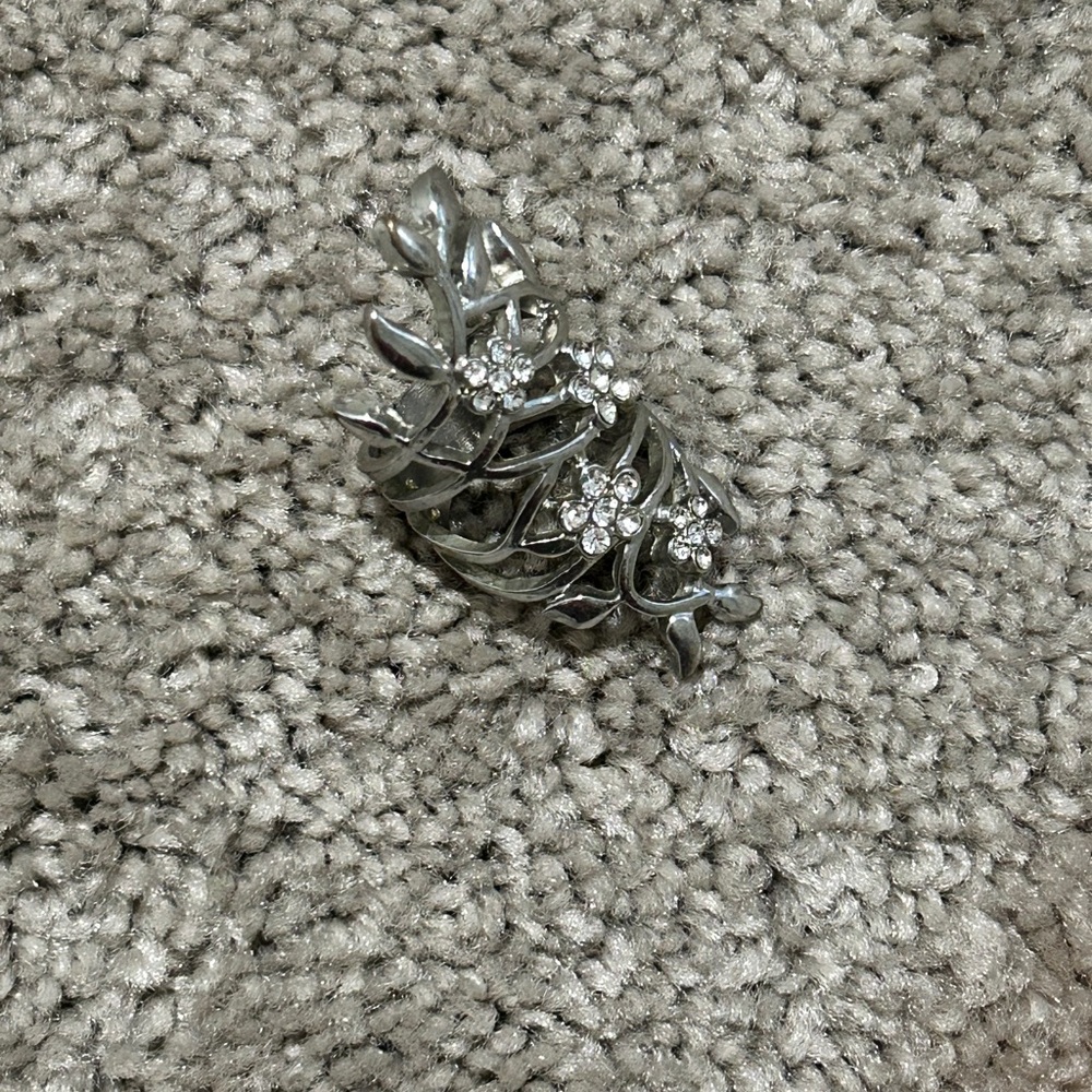 Silver Floral Rhinestone Leaf Statement Ring